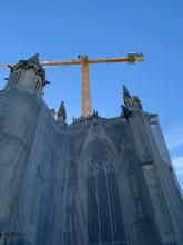 Vue d'une grue au-dessus du chantier de Notre-Dame de Paris